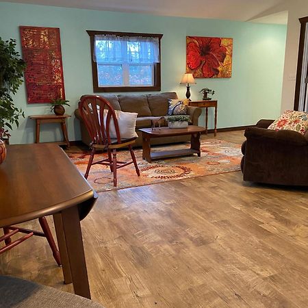 Stoutland Dragonfly Meadows Guesthouse מראה חיצוני תמונה
