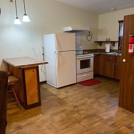 Stoutland Dragonfly Meadows Guesthouse מראה חיצוני תמונה