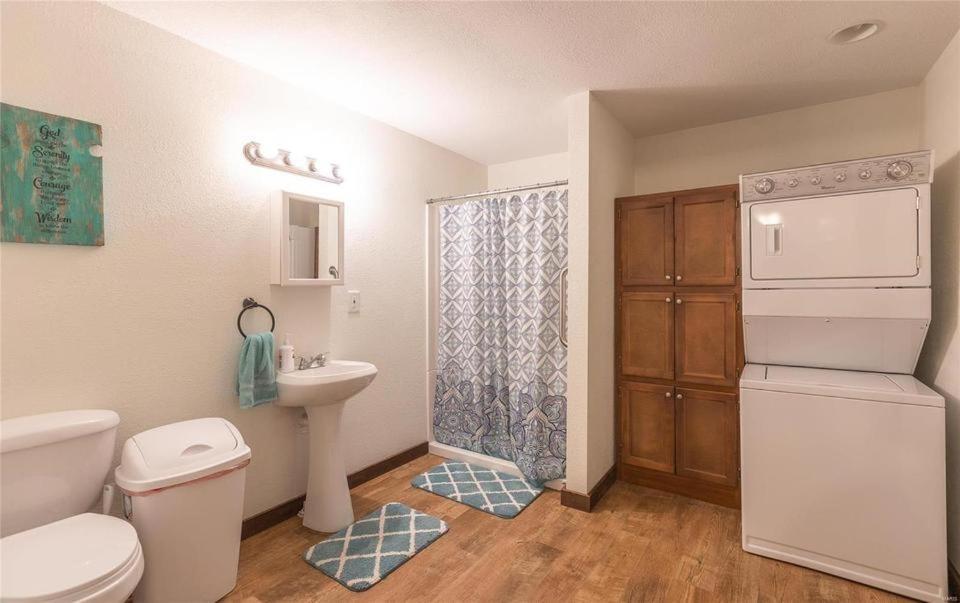 Stoutland Dragonfly Meadows Guesthouse מראה חיצוני תמונה